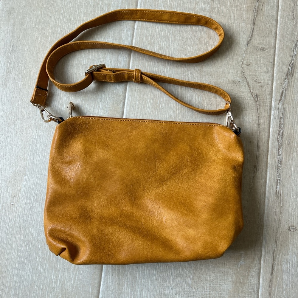 Elegant Tan Leather Crossbody Bag